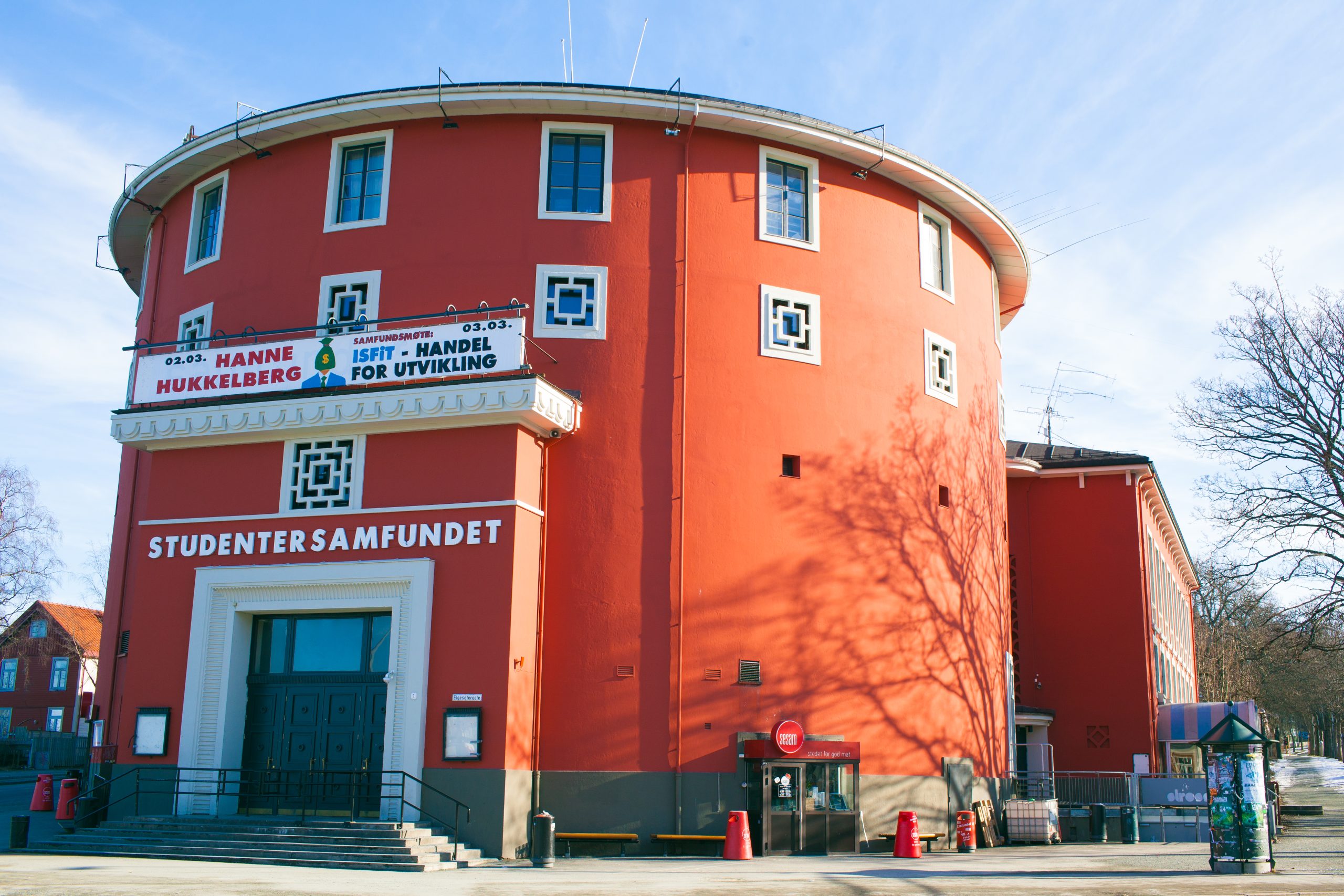Exterior shot Studentersamfundet Image of Studentersamfundet in Trondheim. A big round, red building with white window trim